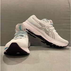 Size 10 Womens lightweight ASICS Gel Kayano 29.